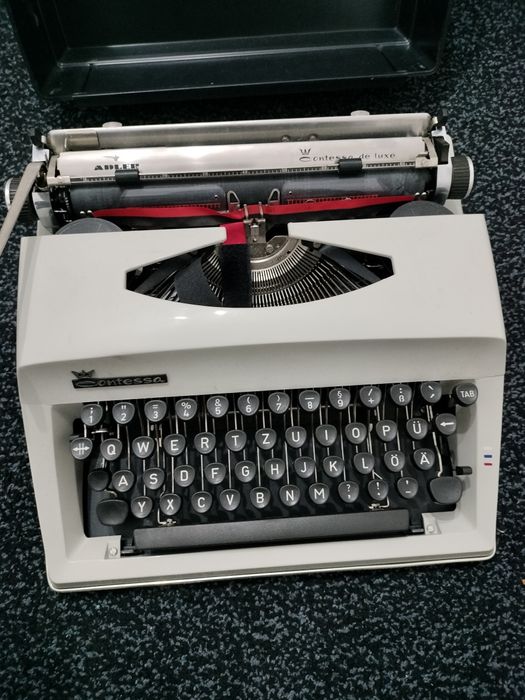Mașina de scris Contesa de lux