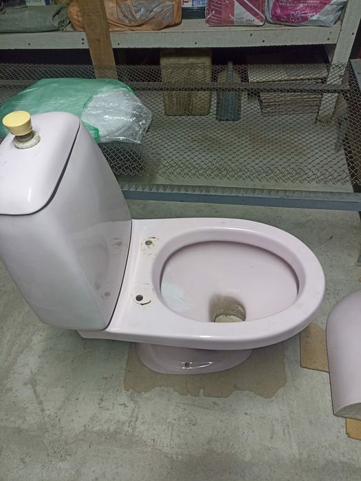 Продам розовый унитаз