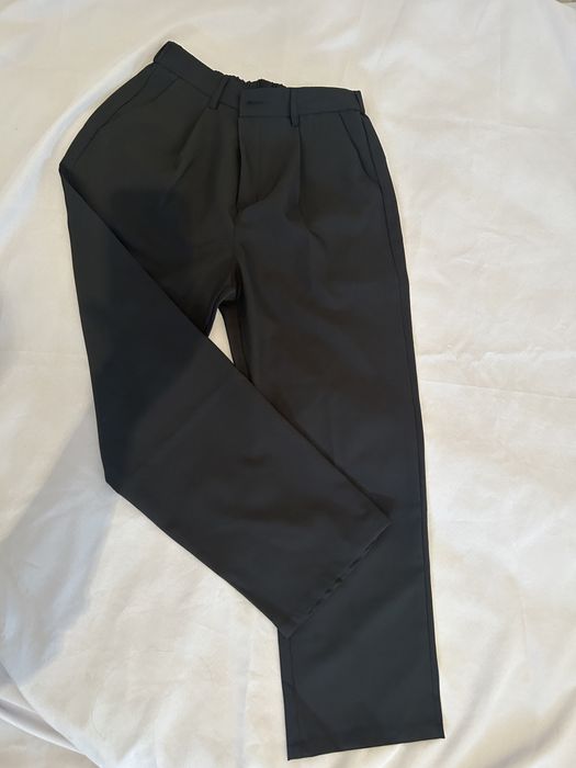 Pantaloni de costum