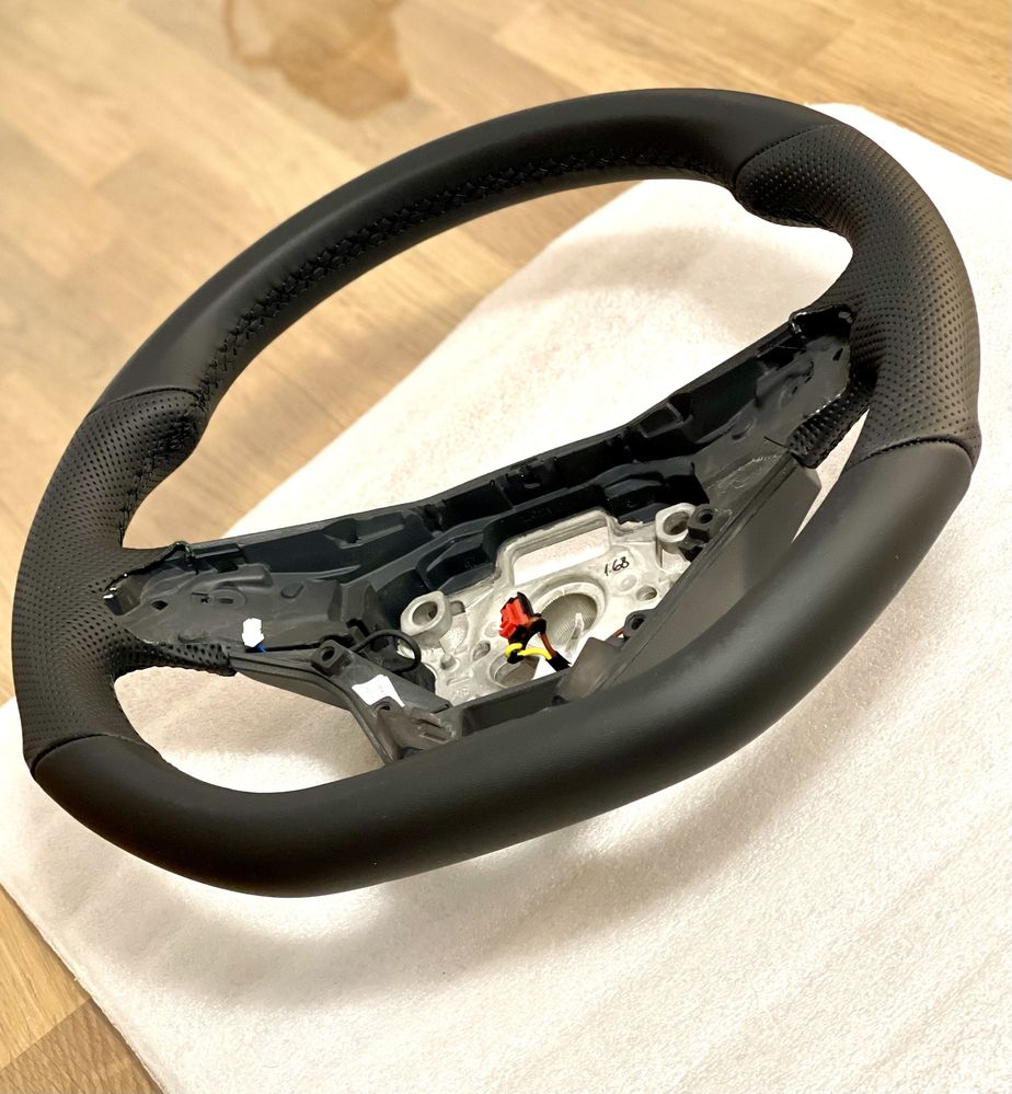 Volan passat golf tesit cu piele perforata