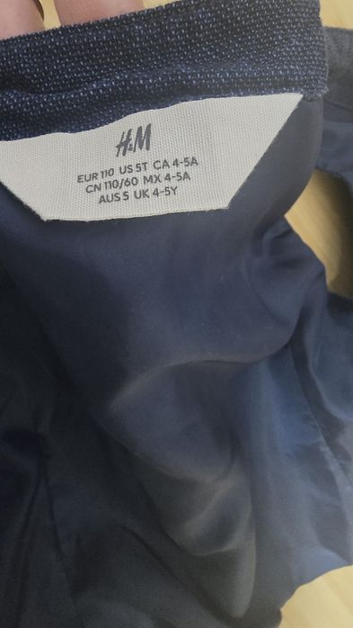 Елегантен костюм за момче H&M от 4 части Размер 110 за 4-5 г Като нов
