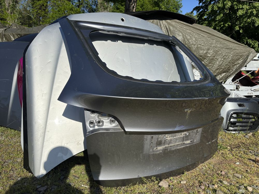 Капак Tesla Model Y
