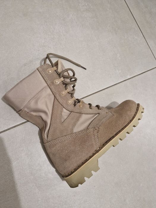 Bocanci piele intoarsa