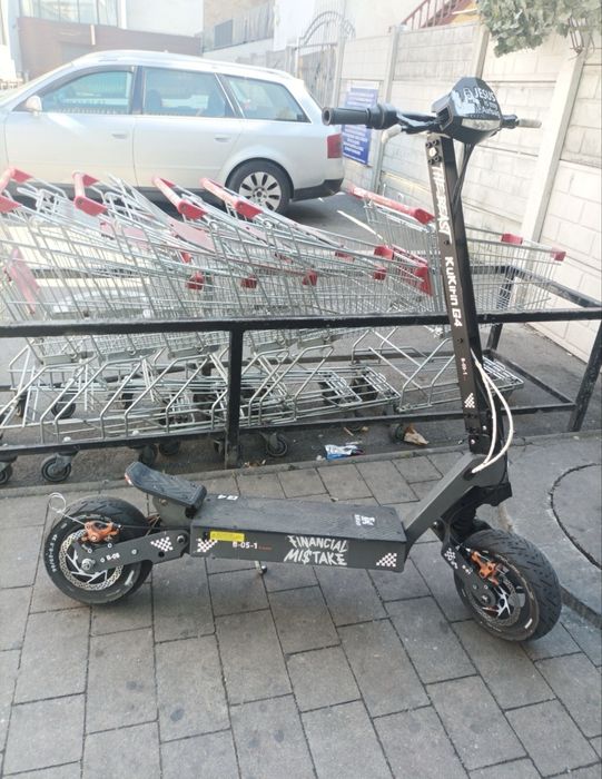 Vând trotineta Kukirin G4