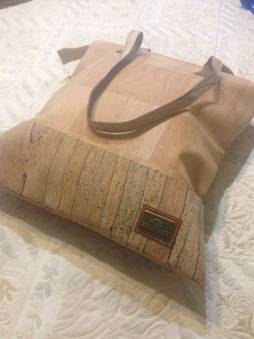 Чанта от корк, произведена и закупена в Португалия