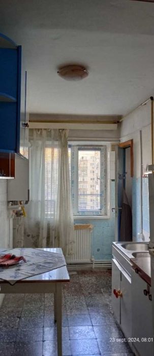 Vând apartament 4 camere