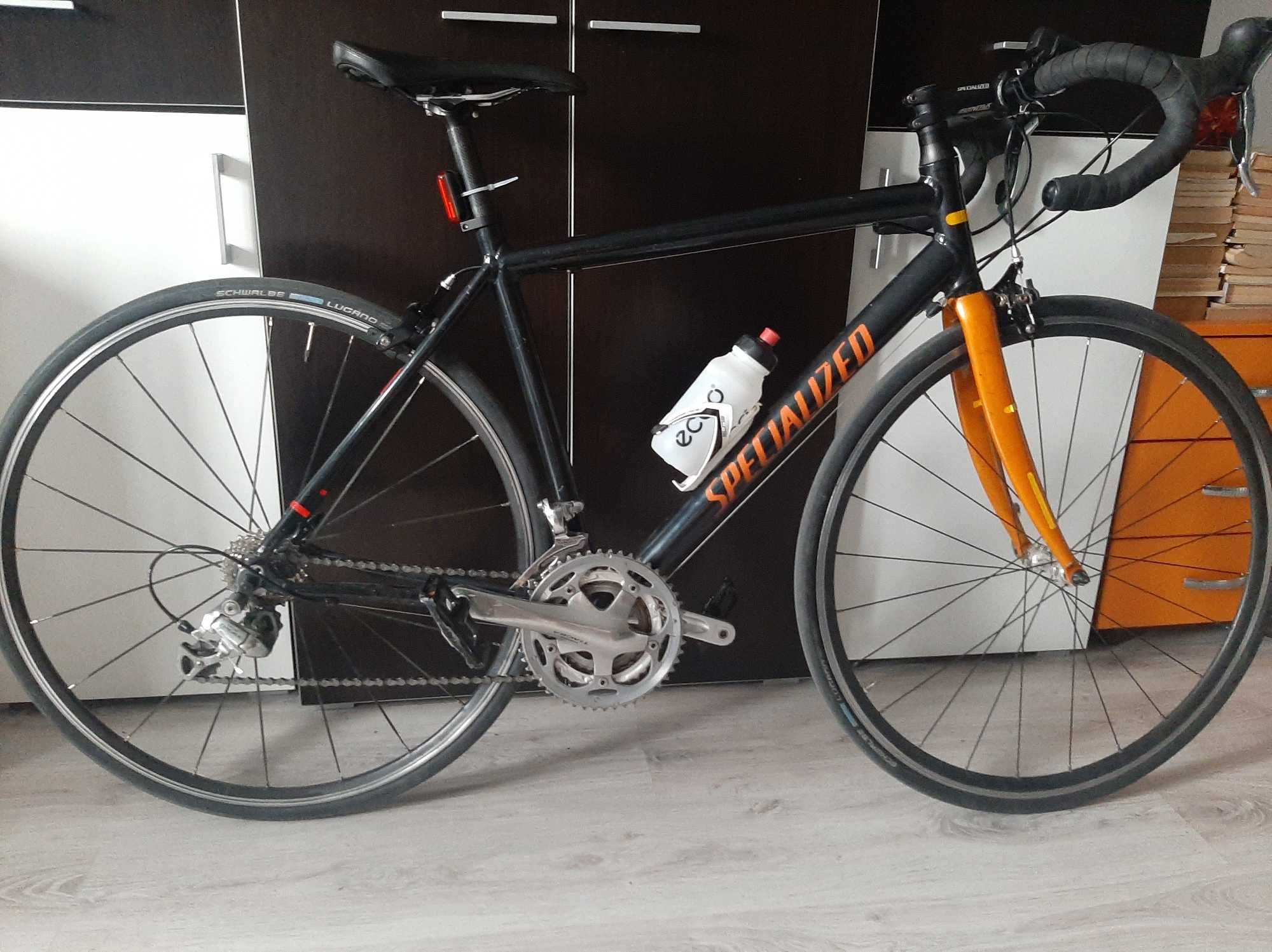 Bicicletă cursieră SPECIALIZED foarte ușoară.