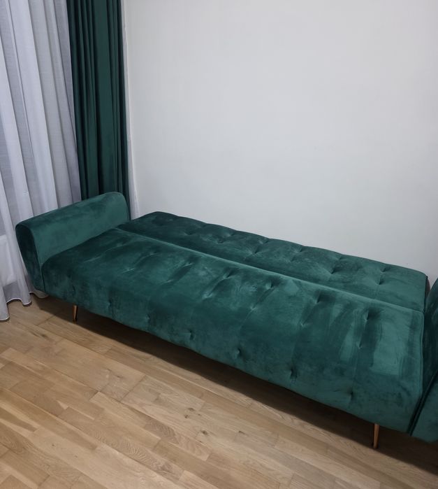 Vand canapea in stare foarte buna