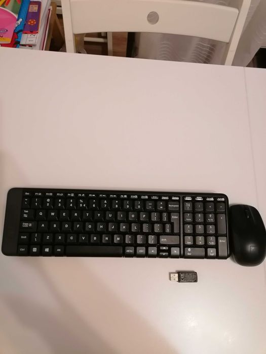 Vând kit tastatura și mouse Logitech