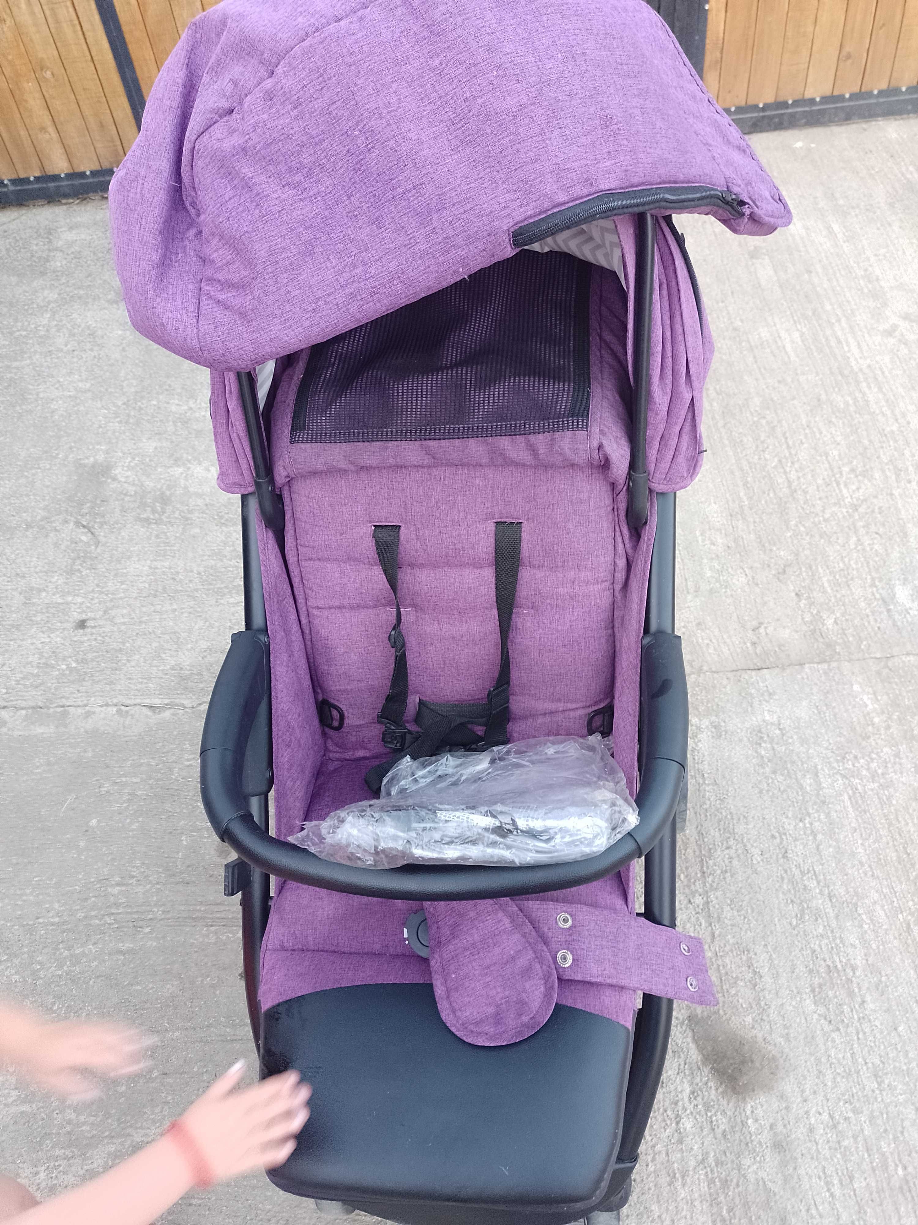 Vand cărucior in stare foarte buna