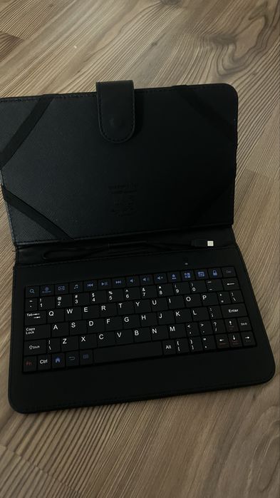 husă pentru tabletă cu tastatură