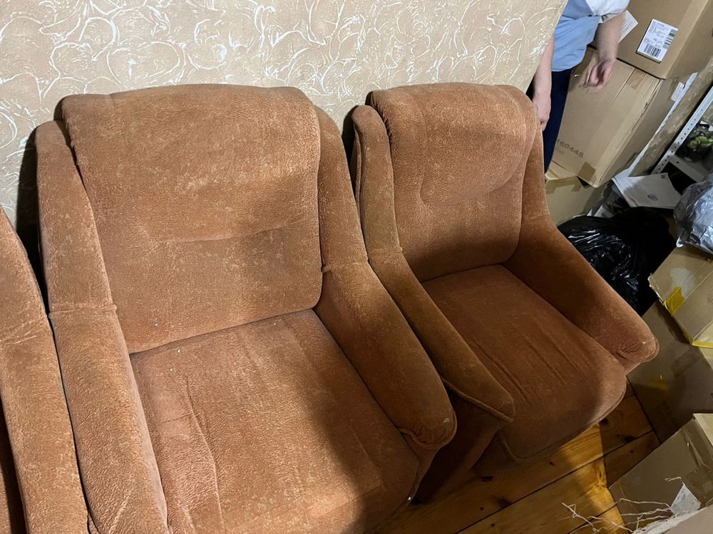 Продам диван с креслой