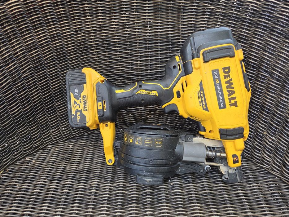 Pistol de batut cuie in lemnDeWalt DCN45RN