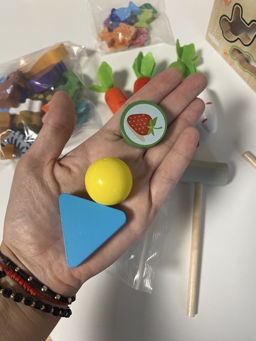 Сензорен дървен куб за двигателни умения - 8 в 1, монтесори