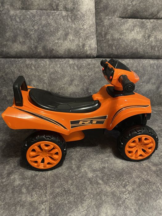 Продам детскую машинку