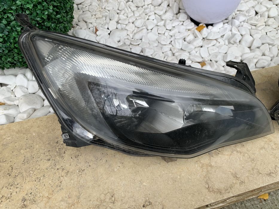 Far Opel Astra J Dreapta