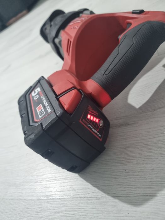 Fierastrau sabie Milwaukee M18 + acumulator 5.0 AH