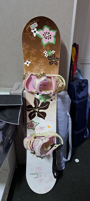 Placa snowboard cu legaturi pentru fete