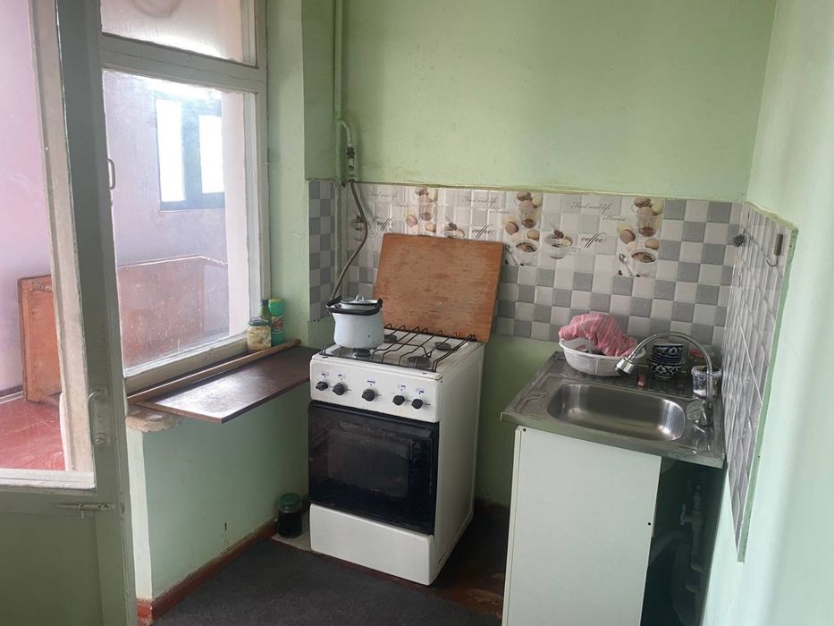 Yunusobod 4 mavzeda 2 xona uy sotiladi