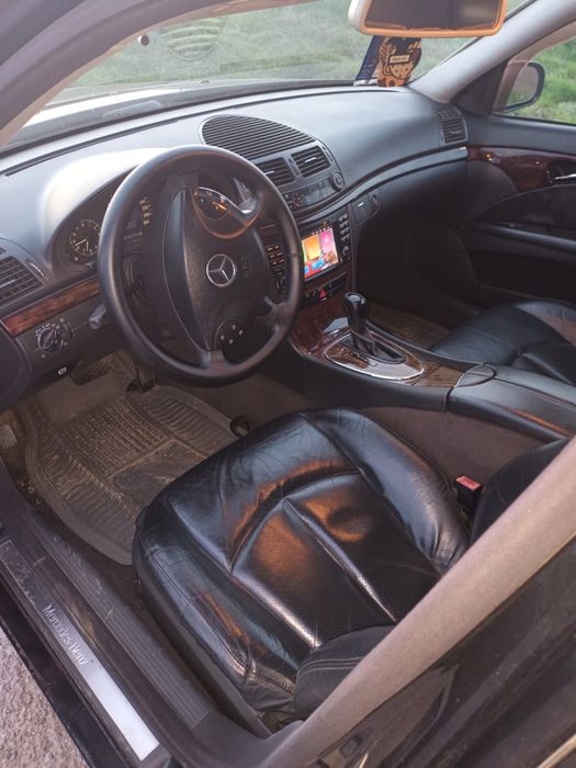 Vând Mercedes E270