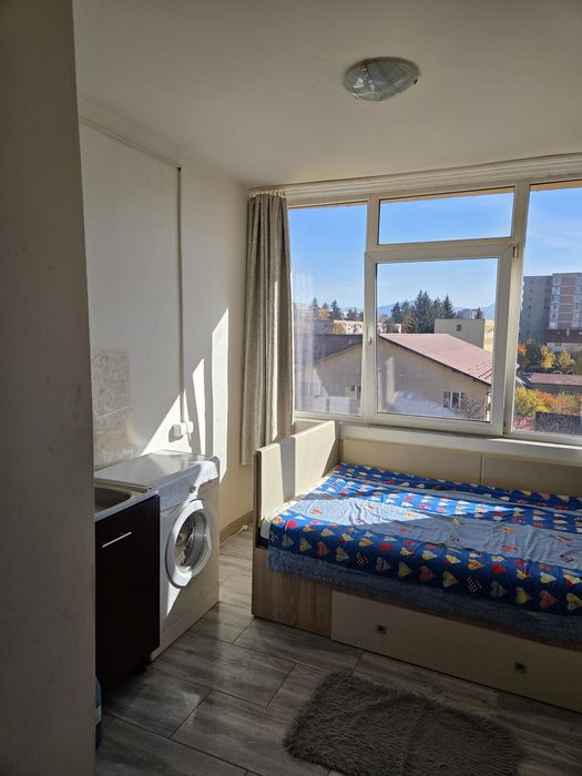 Camera de camin cu baie, renovata recent și mobilata