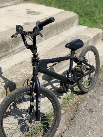 Vând Bicicletă BMX (urgent)