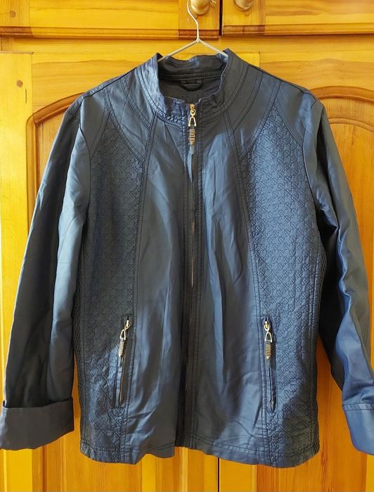 Куртка пиджак в идеальном состоянии.