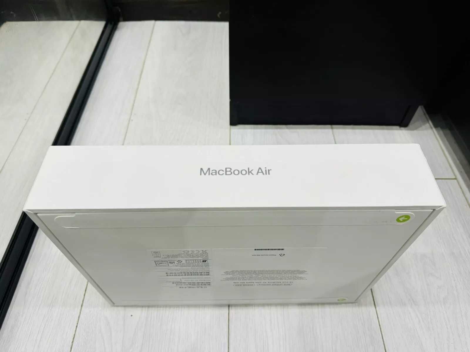 Apple MacBook Air 15" (2024) - 16GB RAM - 256GB SSD - 10Core GPU - НОВ