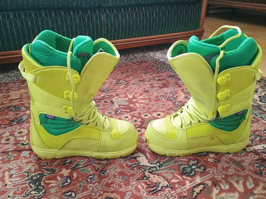 Vând boots snowboard