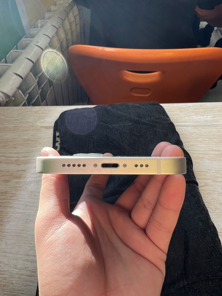 Продам Iphone 13