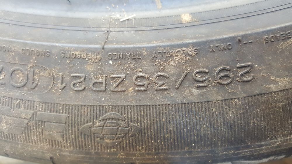 Гуми 295 35 21 4 броя мишелин