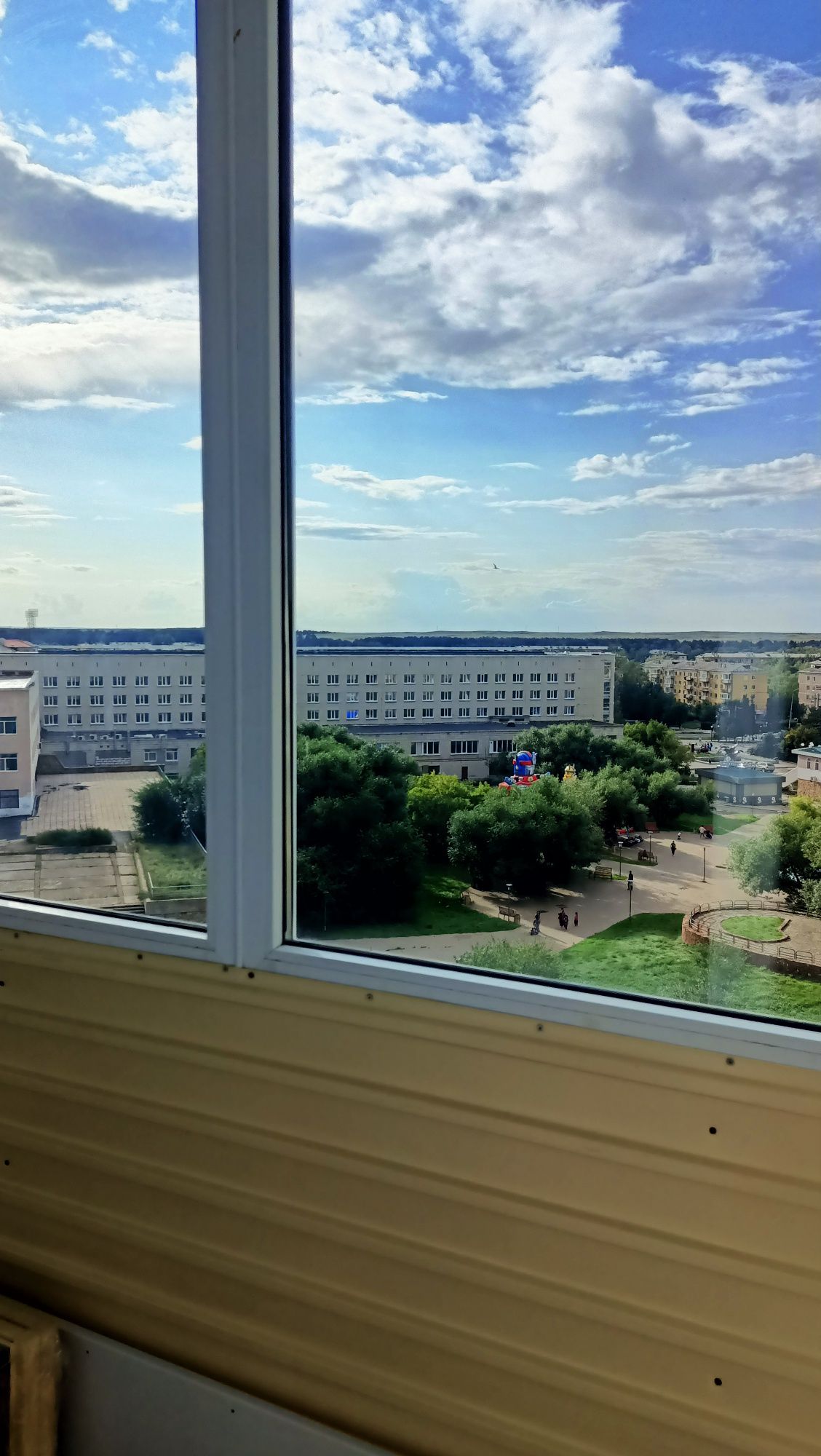 3 микр. 22 дом .Продам 3 комнатную квартиру