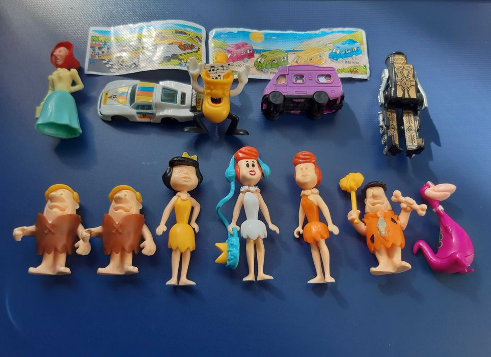 Лот Стари Играчки от Шоколадови Яйца Kinder