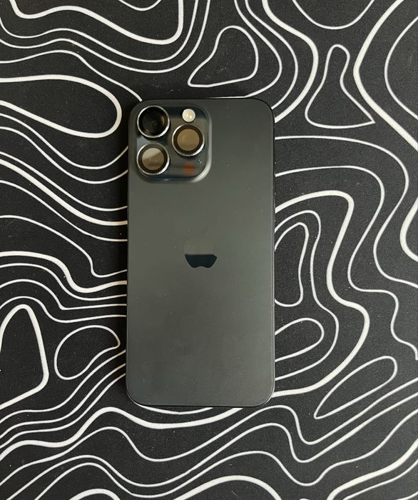 iPhone 15 Pro Max 256GB – като нов с подарък калъф!