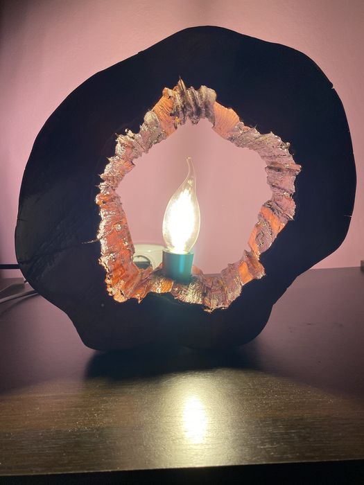 Lampa din lemn lucrata manual