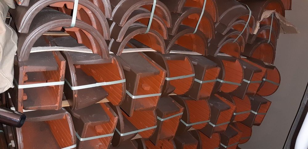 Vând tigla ceramica tondach solzi Maro inchis ,noi ,4 ron buc.