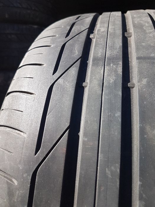 2 бр. летни гуми 225/50/18 Bridgestone DOT 4917 4-4,5 mm