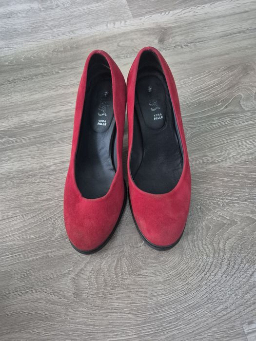 Червени обувки велур