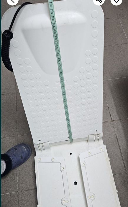 Lift pentru cada baie AquaTec, persoane cu dizabilitati