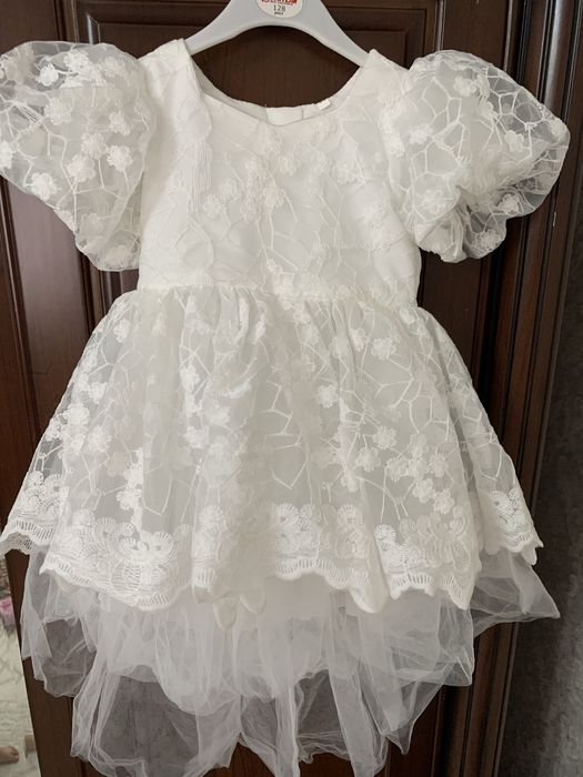 Нарядное платье б/у , размер 90 на 2 летнюю можно для снежинки на НГ