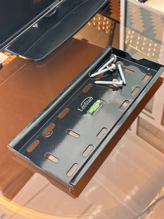 Samsung TV 32 с кронштейном