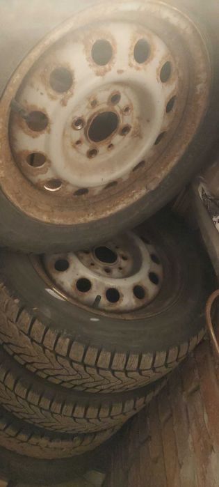 Автомобилни гуми с джанти