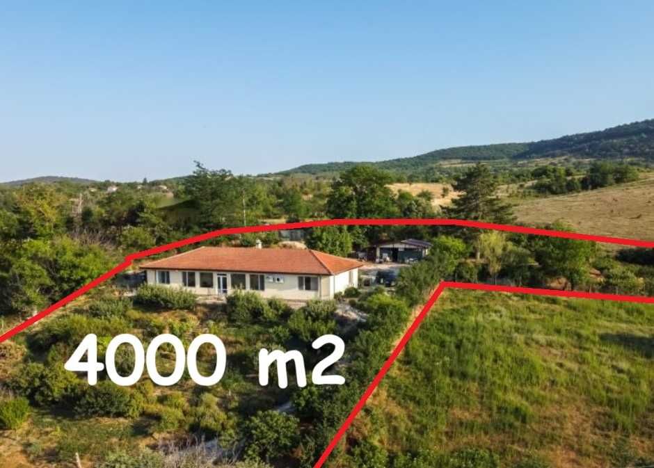 Продава 205 м2 обзаведена къща с 4000 м2 двор  на 7 км от Провадия