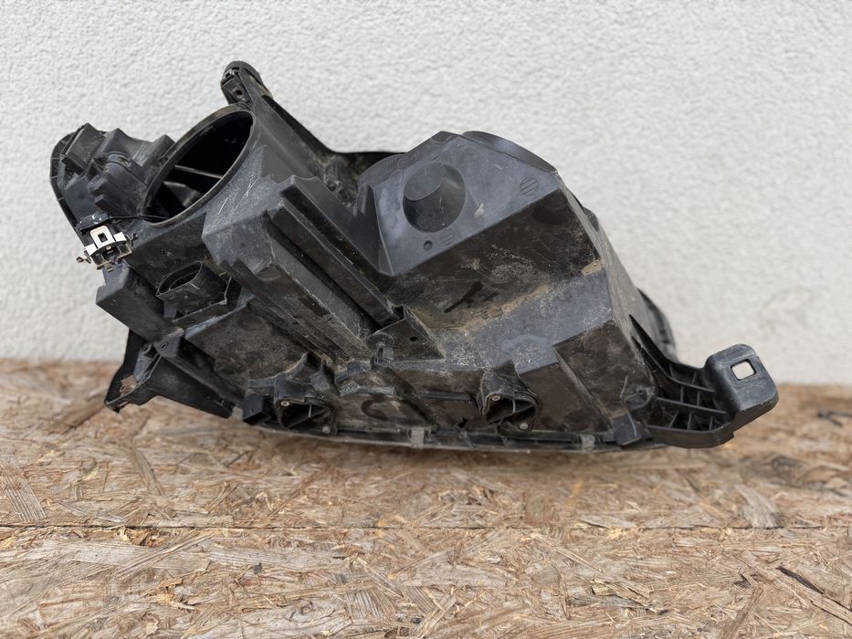 Far stanga Mercedes ML W166 cu lupa halogen Original Europa