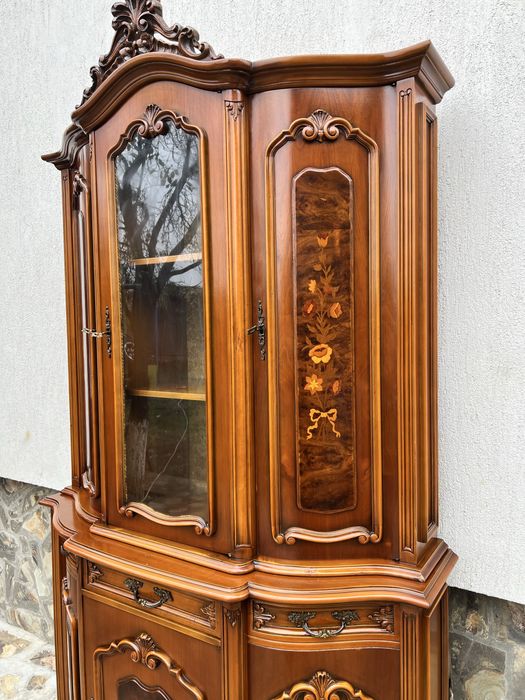 Vitrine stil Baroc Piemontez din lemn sculptat Nuc