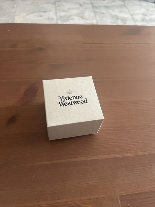 Vivienne Westwood Обеци