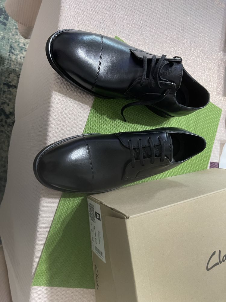 Pantofi Clarks, piele, marimea 42, noi.