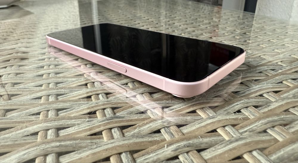 iPhone 15 Plus PINK - 128GB - IMPECABIL ! BATERIE 95% + 4 HUSE CADOU