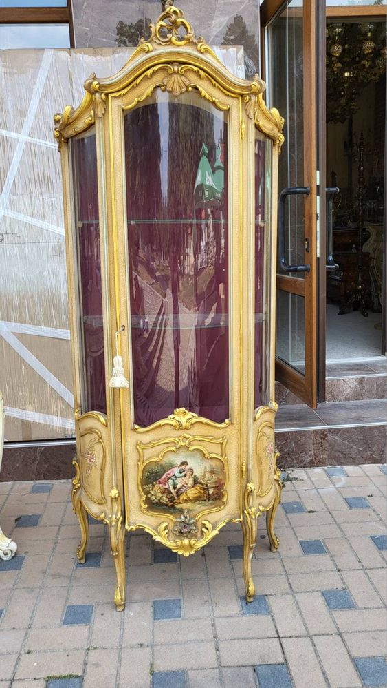 Изключително красива антична винтидж витрина
