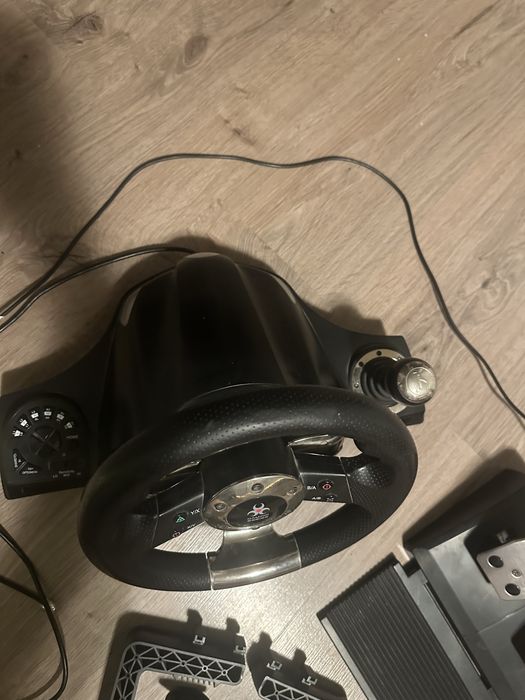 Volan cu pedale compatibil cu ps , xbox , pc mai multe in pv